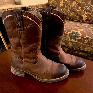 Ariat Unbridled Roper boots